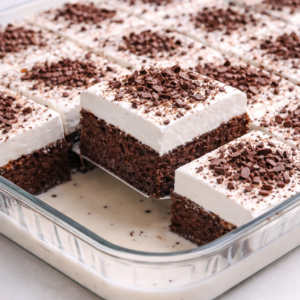 Bol Sütlü Kakaolu Pasta Tarifi (Pastane Usulü Islak ve Yumuşacık)