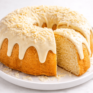 Beyaz Çikolatalı Kek – Yumuşak ve Kabaran